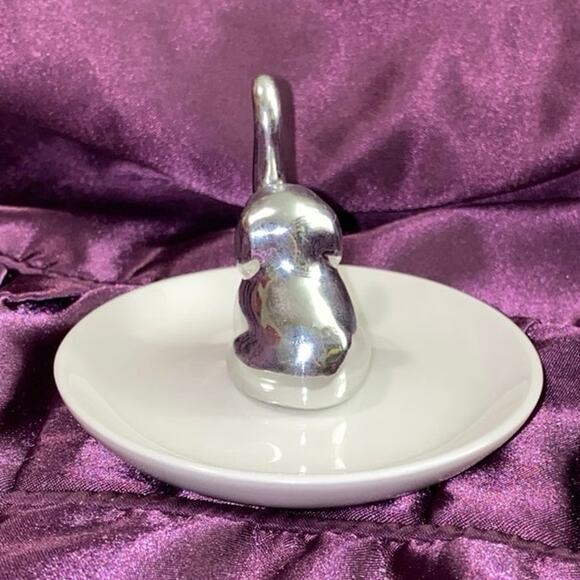 Baby Elephant Ceramic WHITE SILVER Sitting ELEPHANT TRINKET TRAY Ring Holder - Picture 5 of 9